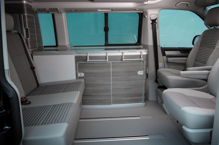 Интерьер Volkswagen California Ocean (T6) 2015 года  (UK) (фото 15 из 40)